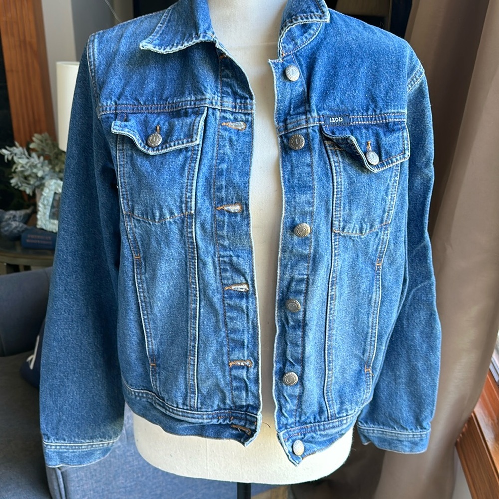 IZOD Jeans Medium Wash Denim Jacket Classic Button Up Trucker Coat Sz M 💙